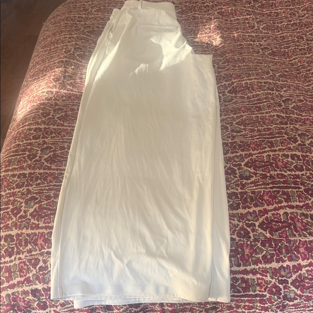 Lululemon Day-drift off-white wide legged pants. Size Large.